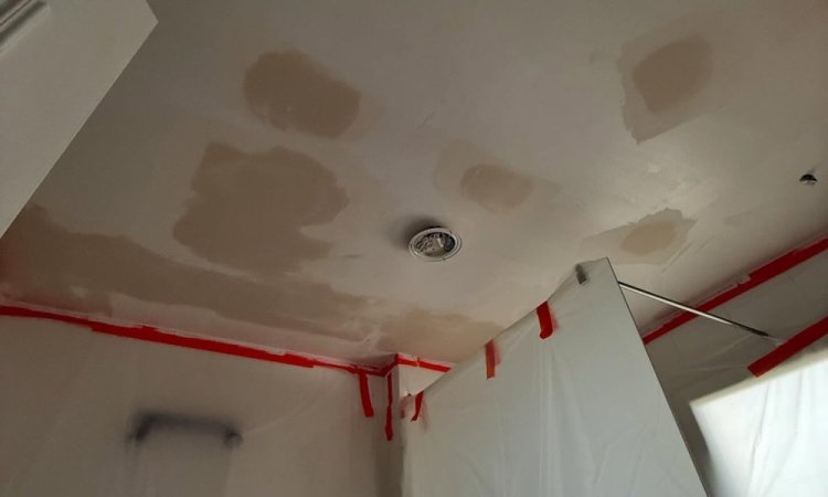 Rénovation des murs et du plafond suite à un dégât des eaux à Francheville